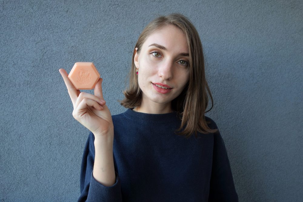 Pentru o piele desăvârșită, secrete cu miere de la APIDAVA